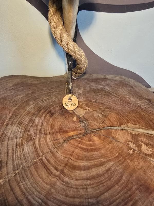 wooden badge pin دبوس حطبة الشارة الخشبية